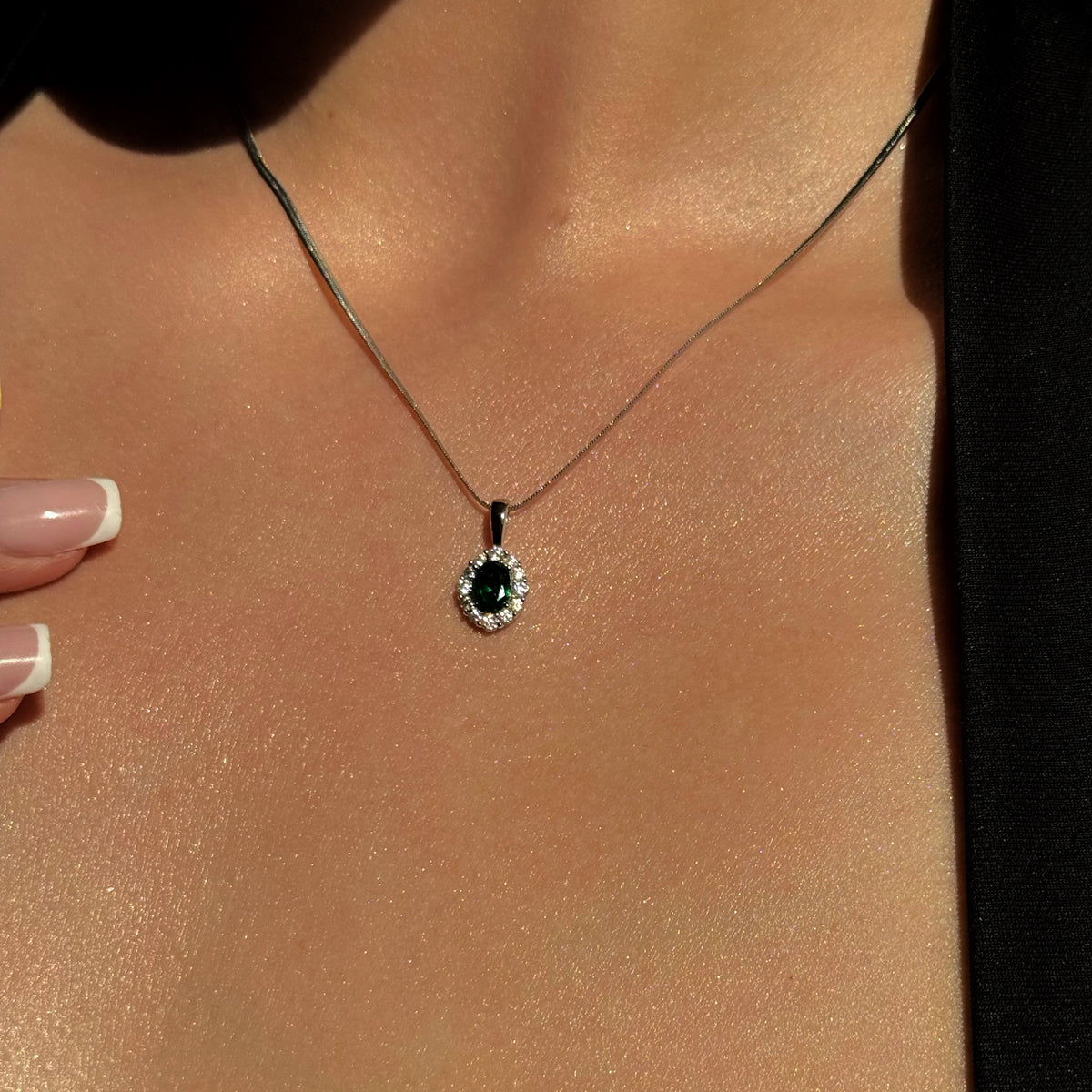 EMERALD VICTORIA NECKLACE