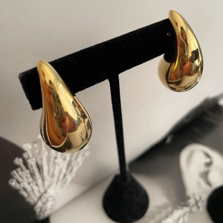 DROP EARRINGS