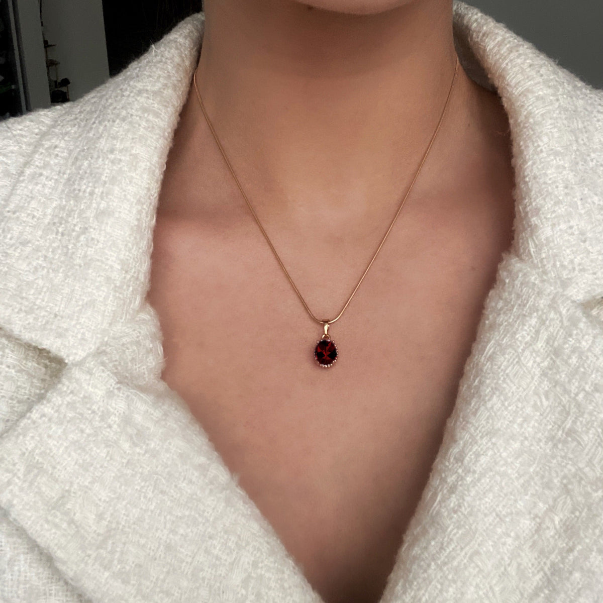 BURGUNDY OVAL NECKLACE