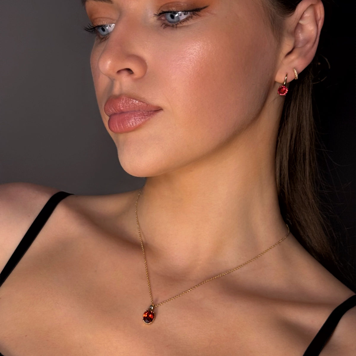 BURGUNDY OVAL NECKLACE