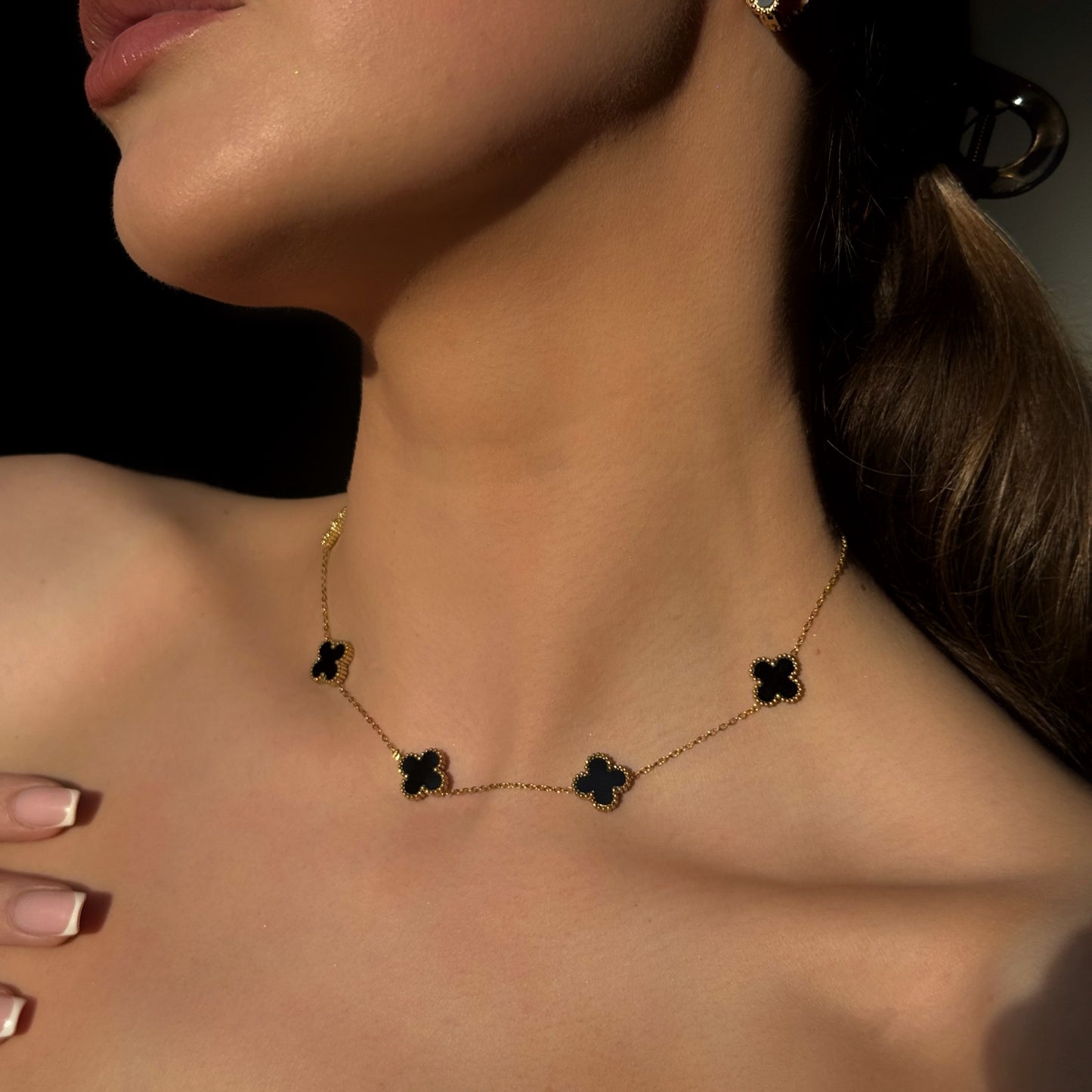 BLACK LEAF NECKLACE