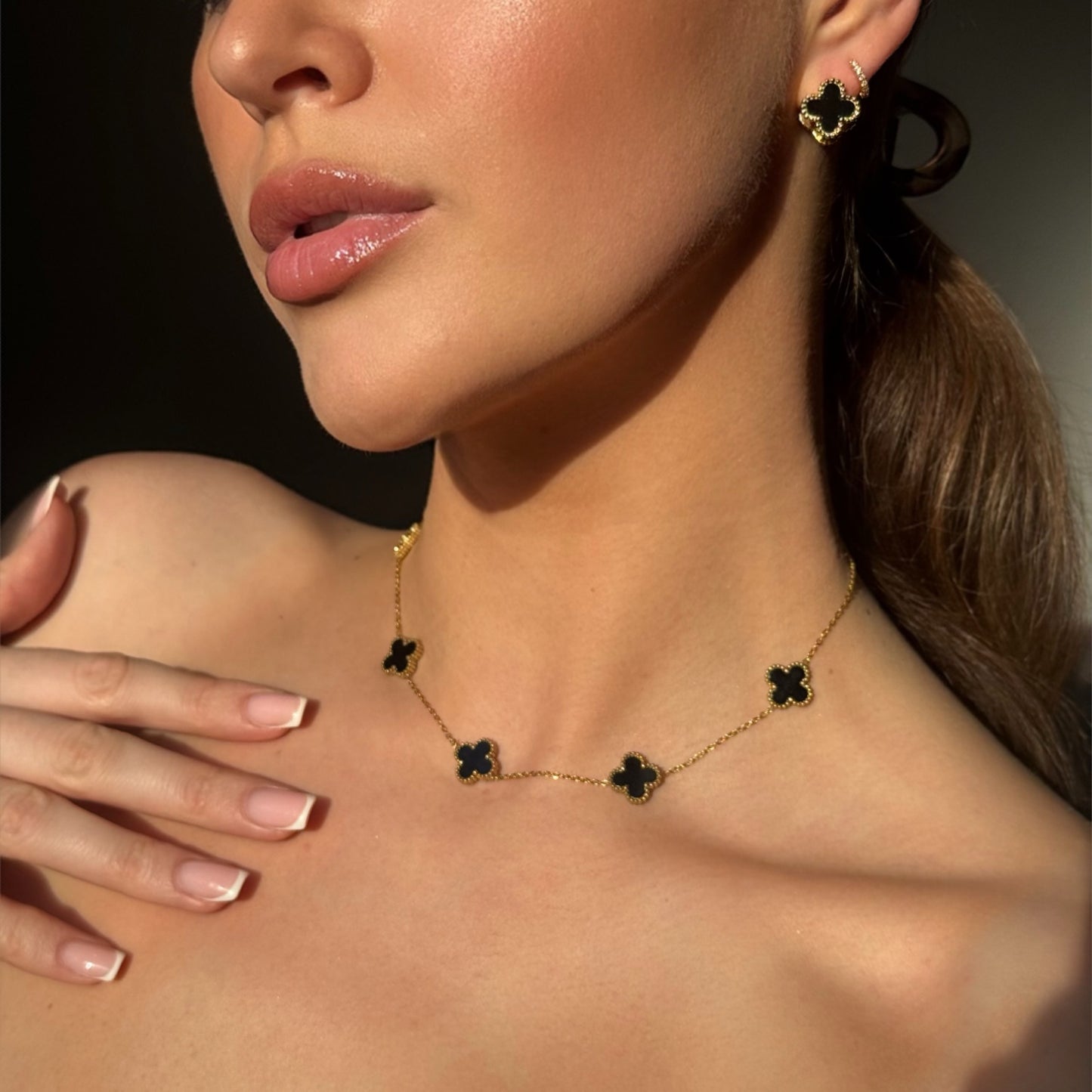 BLACK LEAF NECKLACE